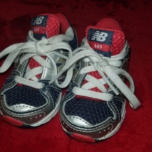 New Balance 689 Kids Shoes Size 2